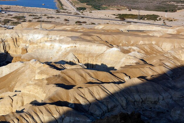 Littoral de la mer Morte Côte de la mer salée Israël Rivage de la mer Morte à Ein Bokek Israël Vue sur le littoral de la mer Morte Montagnes d'Israël Sodome et Gomorrhe Forteresse de Masada au désert de Judée Voyage