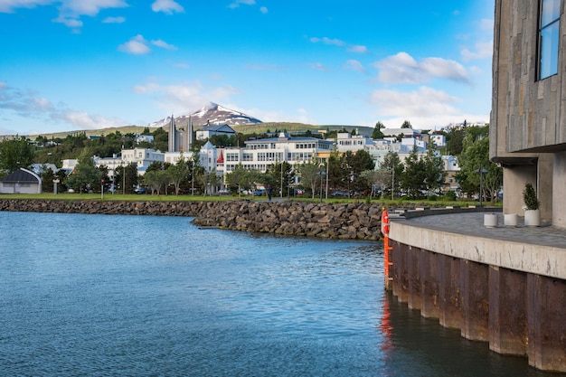 Littoral de la ville d'Akureyri en Islande