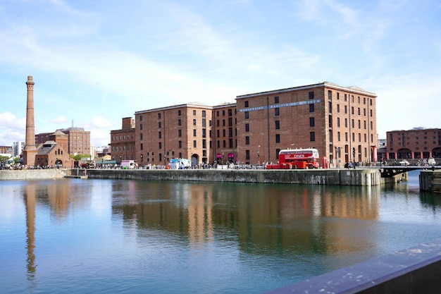 LIVERPOOL UK 14 JUILLET 2022 Albert Dock avec le Merseyside Maritime Museum Liverpool England UK