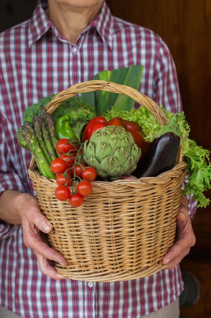 Livraison de légumes de producteurs biologiques d'aliments locaux