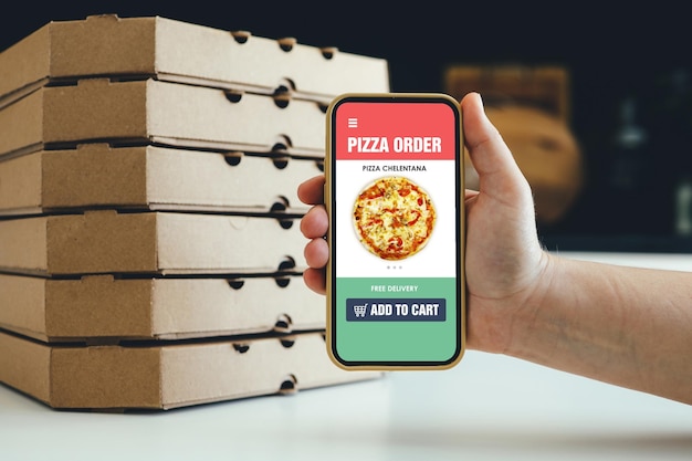 Livraison de pizzas et application alimentaire sur le téléphone Commande en ligne restaurant à emporter Menu du déjeuner sur l'écran du téléphone portable avec boîte à emporter