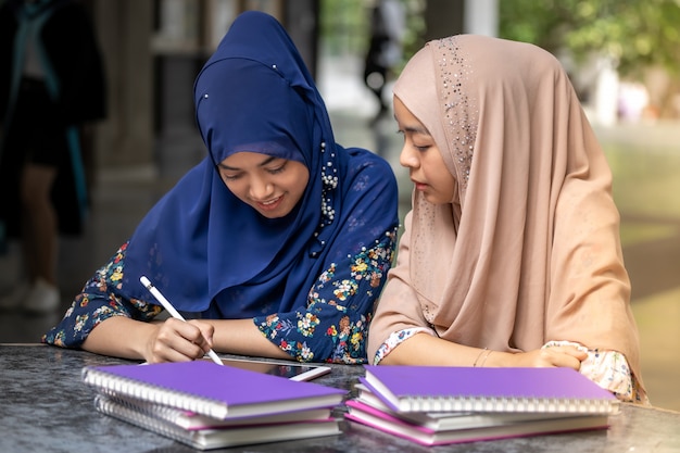 Livre de lecture étudiant musulman