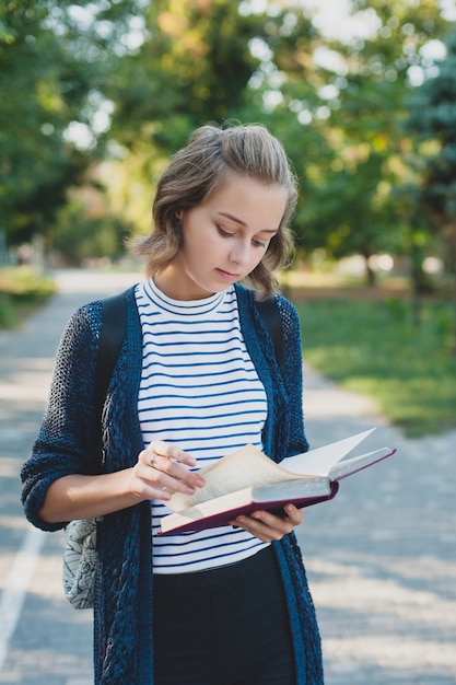 Livre de lecture fille