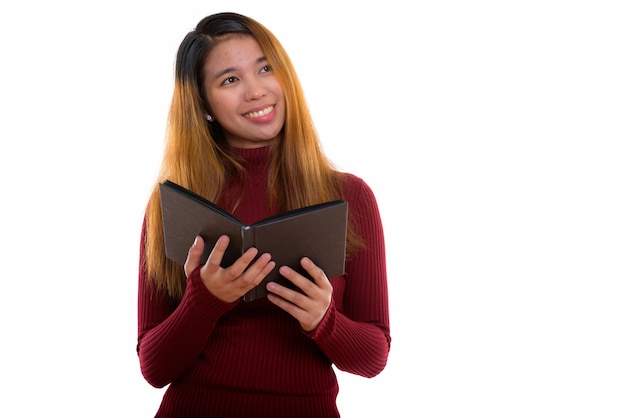 livre de lecture jeune femme asiatique heureuse