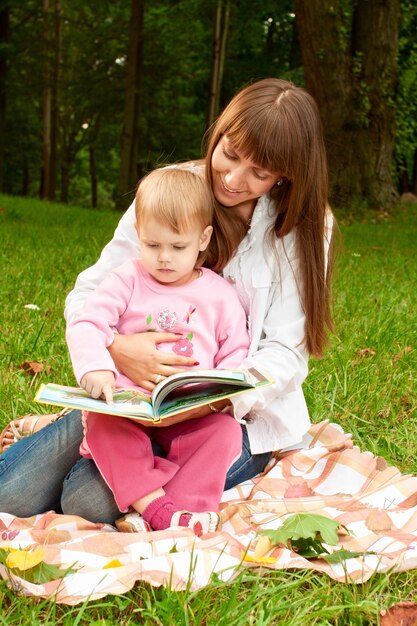 Livre de lecture mère et fille