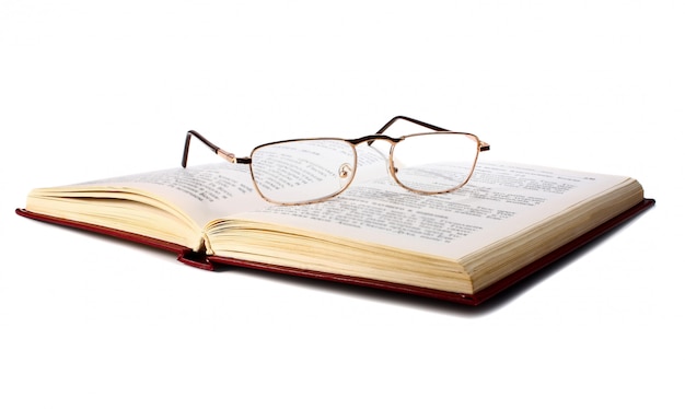 Livre et lunettes