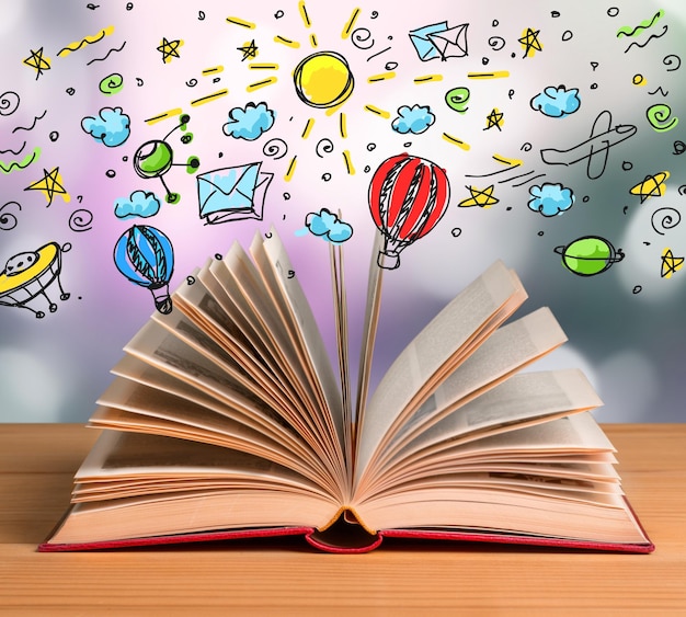 Livre ouvert sur la table, gros plan