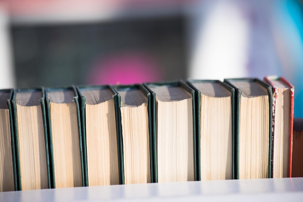 livres sur le bureau