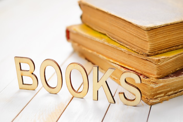 Livres de mots en bois
