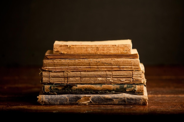 livres vintage vieille étagère en bois