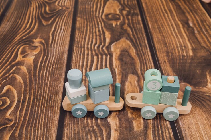 Photo locomotive à vapeur en bois sur fond de bois. jouets éducatifs pour enfants. concept de matériaux écologiques en production jeux pour enfants. eco enfance