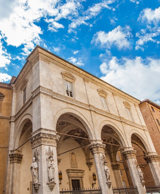 Loggia della Mercanzia à Sienne