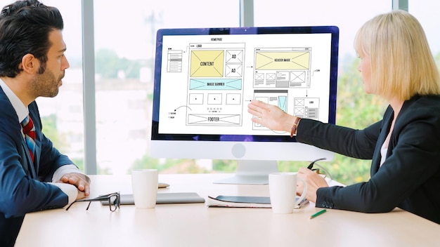 Le logiciel de conception de sites Web fournit un modèle à la mode pour le commerce de détail en ligne