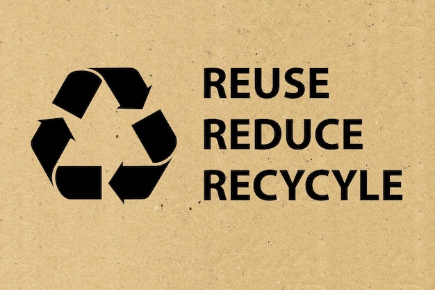 Logo de recyclage avec une image d'herbe à l'intérieur