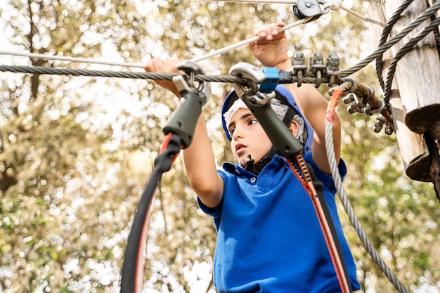 Loisirs actifs pour les enfants Escalade du parc accrobranche