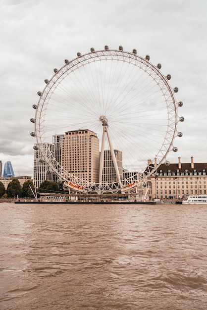 Photo london eye avec la tamise à londres