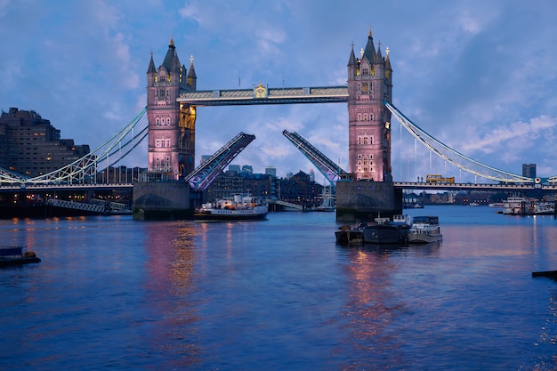 London Tower Bridge coucher de soleil sur la Tamise