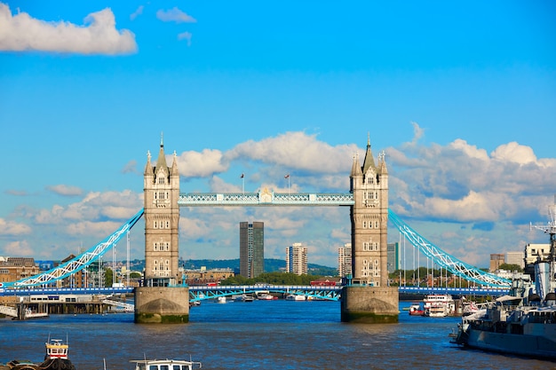 London Tower Bridge sur la Tamise