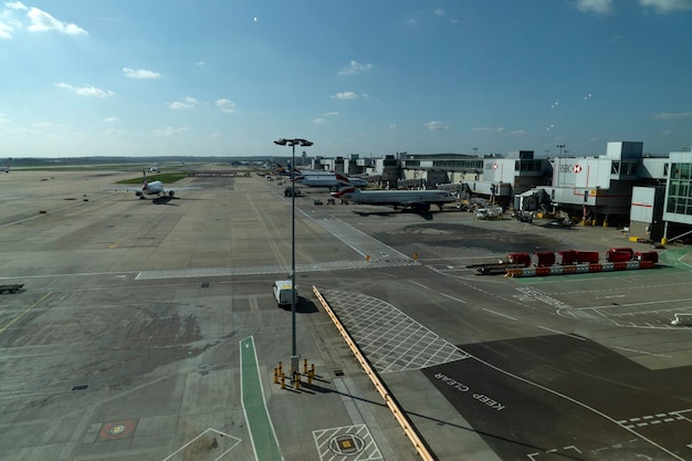 Photo londres, royaume-uni - 24 mars 2019 - opérations de l'aéroport de gatwick
