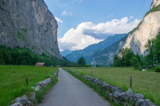 Le long chemin à Lauterbrunnen