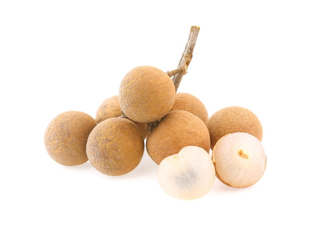 longan frais longan isolé sur fond blanc