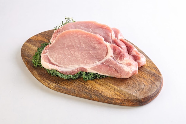 Longe de porc crue pour cuisiner à la mer