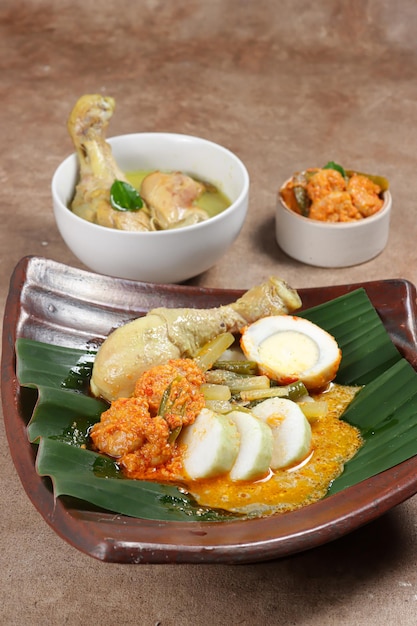 Lontong Sayur Labu Siam ou sayur ketupat cuisine indonésienne traditionnelle à base de chayotte