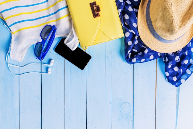 Look de plage d'été lumineux