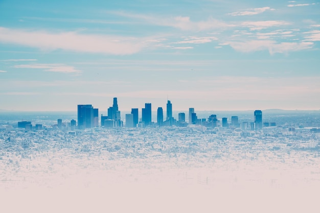 Los Angeles Skyline avec ses gratte-ciel des collines d'Hollywood California USA