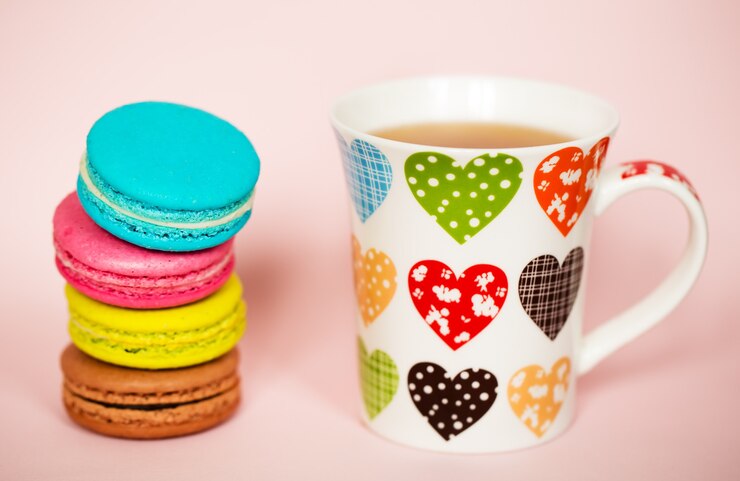 Photo un lot de macarons français coloroful sur une table