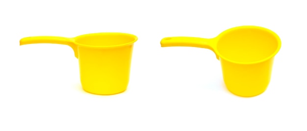 Louche jaune en plastique domestique pour bain douche