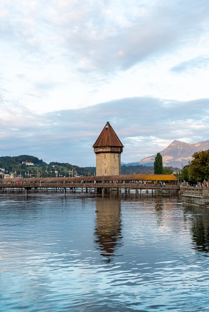 Lucerne, Suisse - 28 août 2018: Vue de la ville de Lucerne, la rivière Reuss avec son vieux bâtiment, Lucerne,