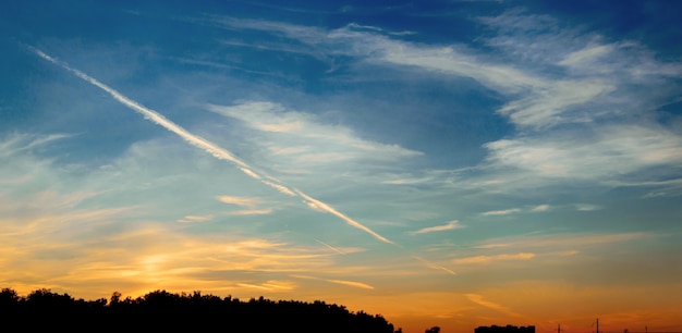 Lueur orange d'un coucher de soleil