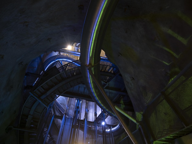 La lumière de l'ascenseur de la tour du tunnel de la grotte de Graz