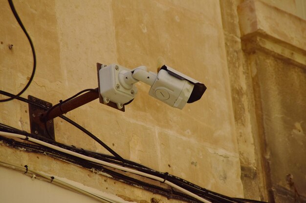 Une lumière sur un bâtiment