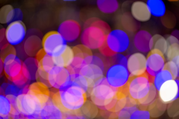 Lumière bokeh multicolore de l'arbre de chiristmas.