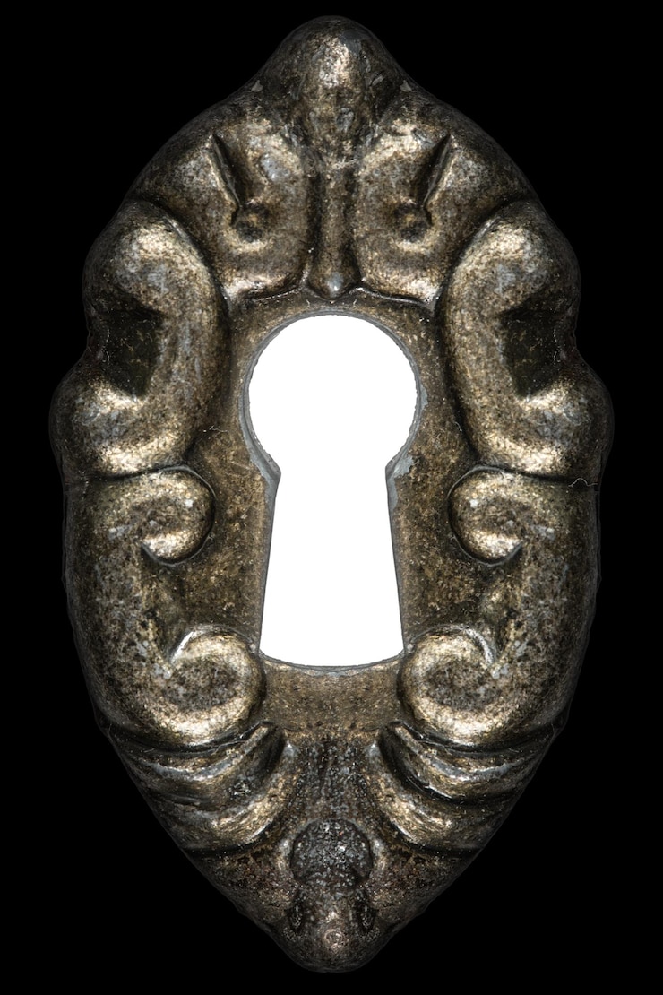 Photo lumière brillante dans le trou de serrure élément de conception décoratif isolé sur fond noir