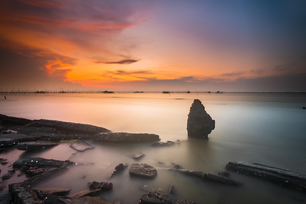 Lumière du coucher du soleil à la plage