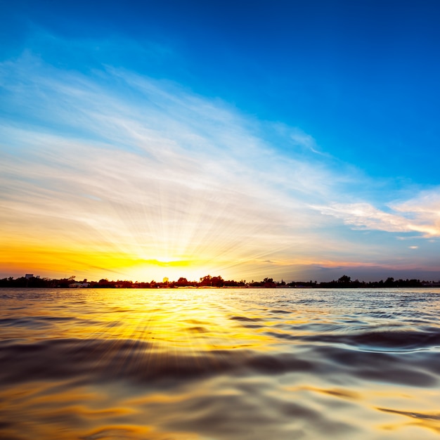 Lumière du soleil douce et floue