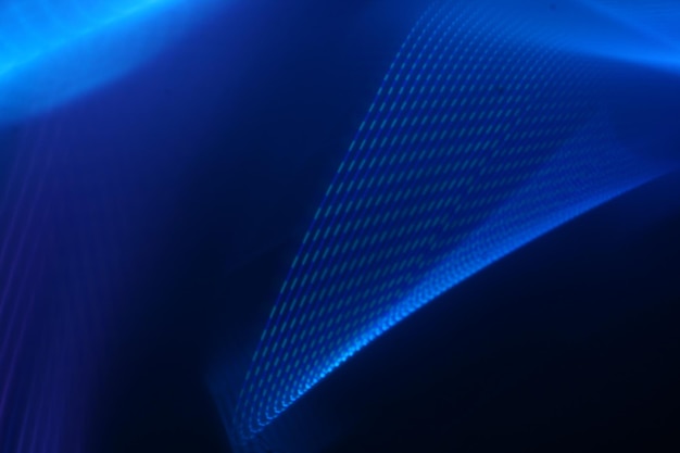 La lumière se propage dans des cycles vibratoires et a des propriétés de conduction spéciales
