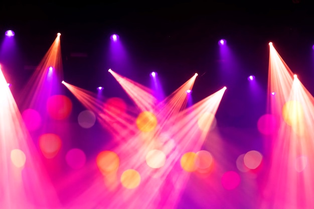 Lumière spectaculaire avec effet de fumée sur le spectacle de performance sur scène