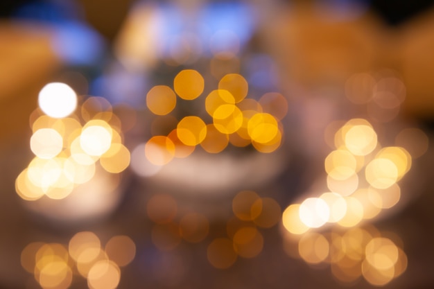 Lumières de bokeh défocalisés, lumières de fête et ambiance de Noël