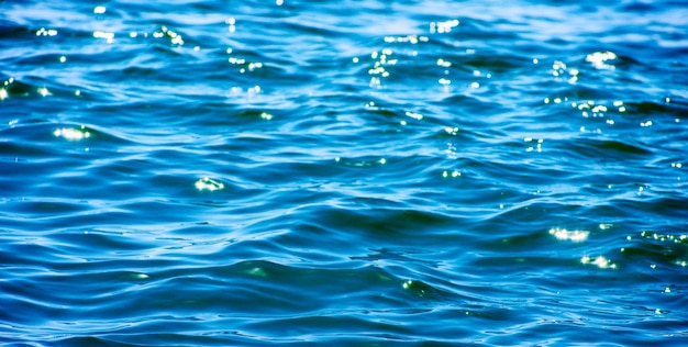 Lumières sur fond de mer Vagues