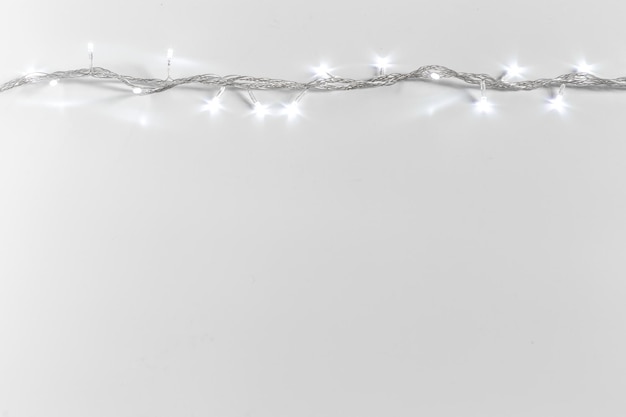 Lumières de Noël isolés sur fond blanc