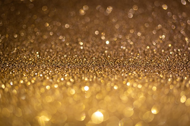 Lumières pailletées de bronze. Éclats brillants, effets bokeh, surface brillante. Mise au point sélective, photo d'arrière-plan abstrait de Noël