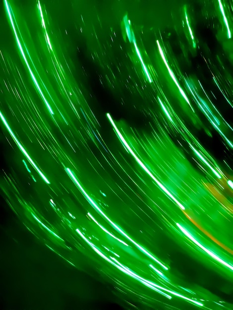 Lumières se déplaçant dans un motif vert circulaire Motion bokeh radial pour fond vert de Noël