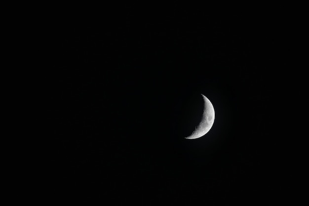 La lune dans le ciel