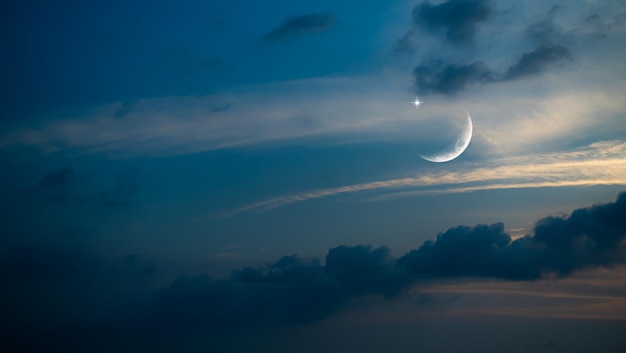 La lune et la lune dans le ciel