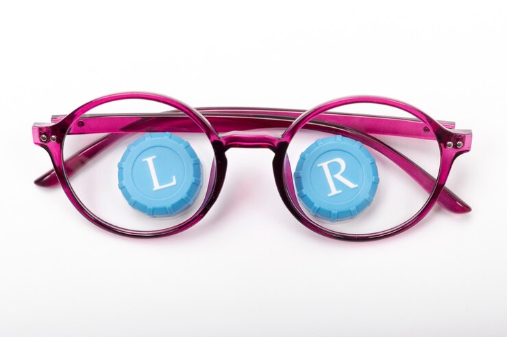 Photo lunettes modernes avec lentilles de contact