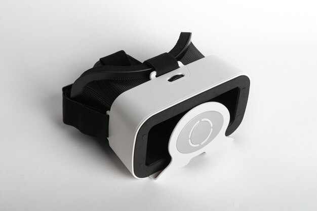 Lunettes de réalité virtuelle sur un blanc